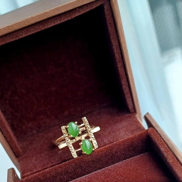 Jade Ring 10K Ring - Size 6-7 - Vintage - Picture 3 of 16